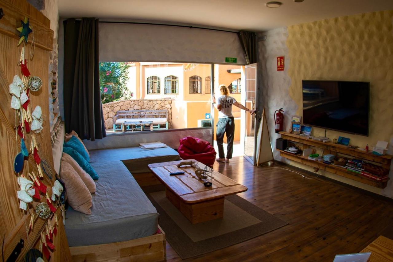 Wellenkind Surfschool Hostel La Pared  Εξωτερικό φωτογραφία