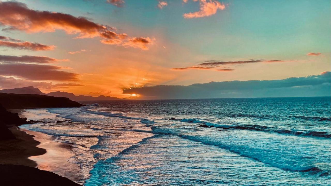 Wellenkind Surfschool Hostel La Pared  Εξωτερικό φωτογραφία